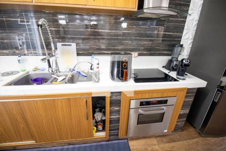 Casa de condomínio para alugar com 300m², 3 quartos e 2 vagasCozinha