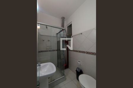 Banheiro social de apartamento à venda com 1 quarto, 30m² em Leme, Rio de Janeiro