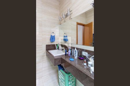 Casa à venda com 270m², 5 quartos e 5 vagas Casa à venda com 270m², 5 quartos e 5 vagasBanheiro da Suíte