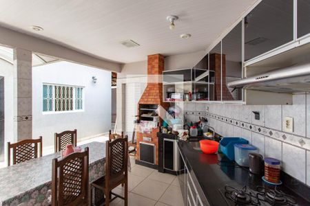 Casa à venda com 270m², 5 quartos e 5 vagas Casa à venda com 270m², 5 quartos e 5 vagasEspaço Gourmet e Área de Serviço