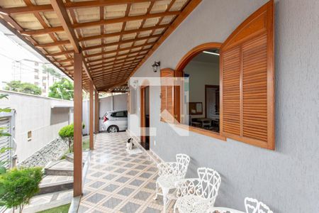 Casa à venda com 270m², 5 quartos e 5 vagas Casa à venda com 270m², 5 quartos e 5 vagasVaranda