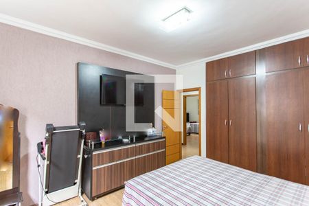 Casa à venda com 270m², 5 quartos e 5 vagas Casa à venda com 270m², 5 quartos e 5 vagasQuarto Suíte