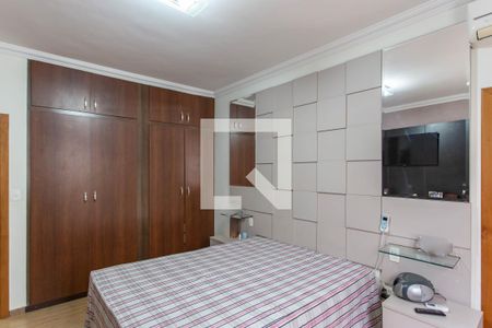 Casa à venda com 270m², 5 quartos e 5 vagas Casa à venda com 270m², 5 quartos e 5 vagasQuarto Suíte