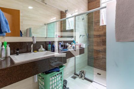 Casa à venda com 270m², 5 quartos e 5 vagas Casa à venda com 270m², 5 quartos e 5 vagasBanheiro da Suíte