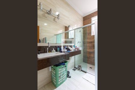 Casa à venda com 270m², 5 quartos e 5 vagas Casa à venda com 270m², 5 quartos e 5 vagasBanheiro da Suíte