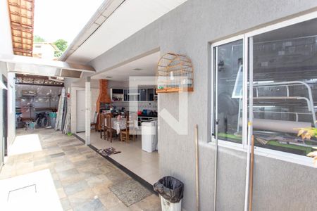 Casa à venda com 270m², 5 quartos e 5 vagas Casa à venda com 270m², 5 quartos e 5 vagasQuintal