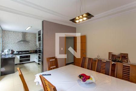 Casa à venda com 270m², 5 quartos e 5 vagas Casa à venda com 270m², 5 quartos e 5 vagasSala de Jantar