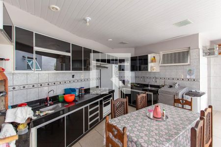 Casa à venda com 270m², 5 quartos e 5 vagas Casa à venda com 270m², 5 quartos e 5 vagasEspaço Gourmet e Área de Serviço