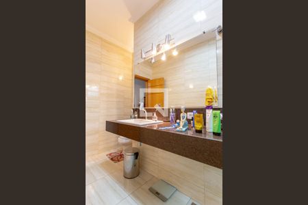 Casa à venda com 270m², 5 quartos e 5 vagas Casa à venda com 270m², 5 quartos e 5 vagasBanheiro Social