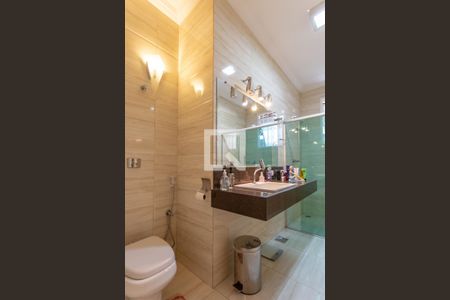 Casa à venda com 270m², 5 quartos e 5 vagas Casa à venda com 270m², 5 quartos e 5 vagasBanheiro Social