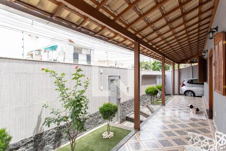 Casa à venda com 270m², 5 quartos e 5 vagas Casa à venda com 270m², 5 quartos e 5 vagasVaranda