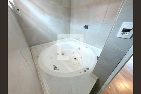 Casa de condomínio à venda com 140m², 3 quartos e 3 vagasQuarto 4 - Banheira