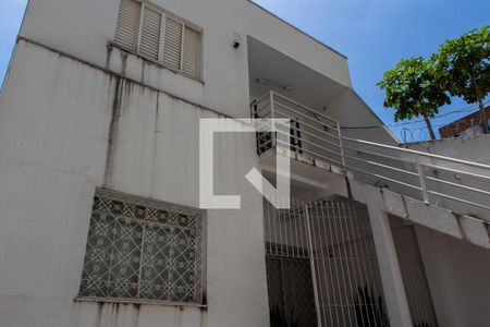 Casa à venda com 228m², 3 quartos e 1 vaga Casa à venda com 228m², 3 quartos e 1 vagaÁREA EXTERNA FRENTE