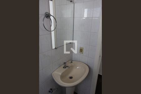 Casa à venda com 228m², 3 quartos e 1 vaga Casa à venda com 228m², 3 quartos e 1 vagaBANHEIRO SOCIAL PISO SUPERIOR