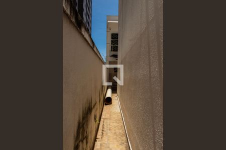 Casa à venda com 228m², 3 quartos e 1 vaga Casa à venda com 228m², 3 quartos e 1 vagaÁREA EXTERNA CORREDOR LATERAL