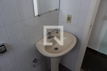 Casa à venda com 228m², 3 quartos e 1 vaga Casa à venda com 228m², 3 quartos e 1 vagaBANHEIRO SOCIAL PISO SUPERIOR