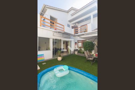 Casa à venda com 200m², 3 quartos e 2 vagasQuintal