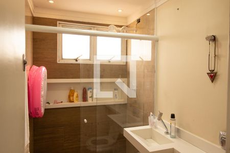 Banheiro de apartamento à venda com 3 quartos, 70m² em Quitaúna, Osasco