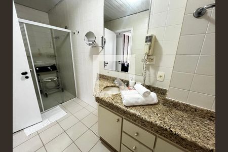 Banheiro de apartamento para alugar com 1 quarto, 52m² em Carandiru, São Paulo