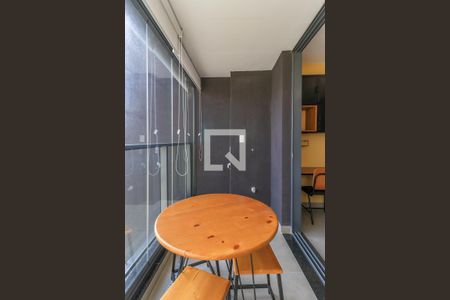 Studio para alugar com 31m², 1 quarto e sem vaga Studio para alugar com 31m², 1 quarto e sem vagaVaranda