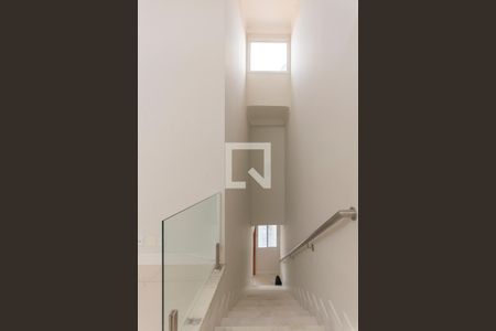 Escada da Sala de casa para alugar com 4 quartos, 300m² em Jardim Yeda, Campinas
