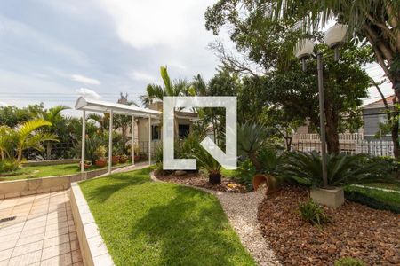 Apartamento à venda com 76m², 3 quartos e 1 vaga Apartamento à venda com 76m², 3 quartos e 1 vagaFachada e portaria