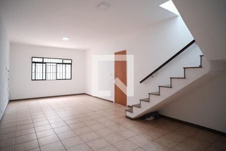 Sala de casa à venda com 5 quartos, 140m² em Vila Londrina, São Paulo