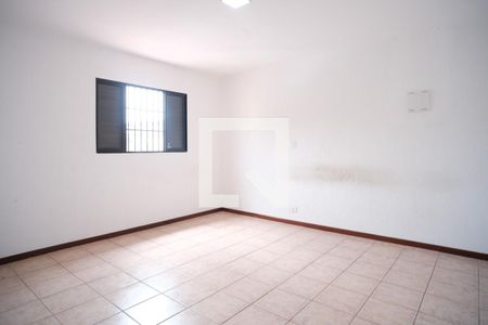 Suíte de casa à venda com 5 quartos, 140m² em Vila Londrina, São Paulo