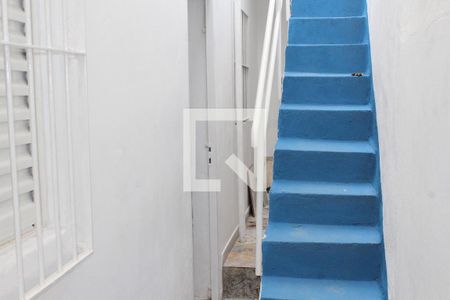 Casa à venda com 180m², 2 quartos e 1 vagaEscada para subir na casa 2