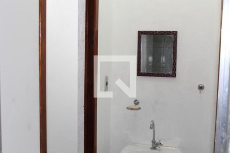 Banheiro 1 da casa 1 de casa para alugar com 2 quartos, 180m² em Lapa de Baixo, São Paulo