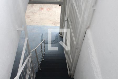 Casa à venda com 180m², 2 quartos e 1 vagaEscada da entrada