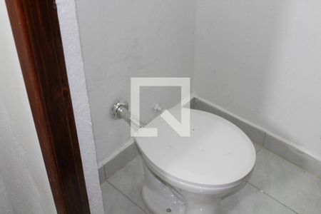 Banheiro 2 da casa 1 de casa para alugar com 2 quartos, 180m² em Lapa de Baixo, São Paulo