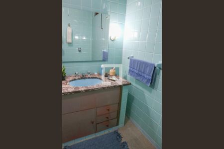 Casa à venda com 195m², 3 quartos e 3 vagasBanheiro 1