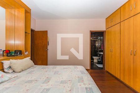Casa à venda com 360m², 4 quartos e 3 vagasSuíte