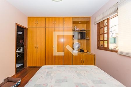 Casa à venda com 360m², 4 quartos e 3 vagasSuíte