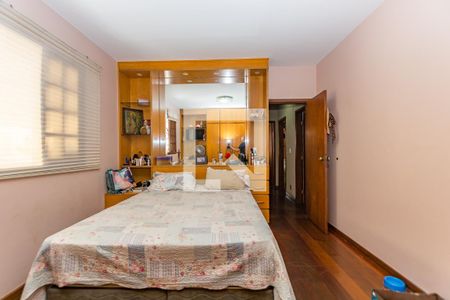 Suíte de casa à venda com 4 quartos, 360m² em João Pinheiro, Belo Horizonte