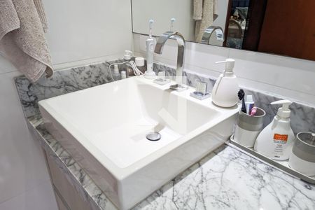 Apartamento à venda com 106m², 2 quartos e 2 vagasBanheiro da suíte 2