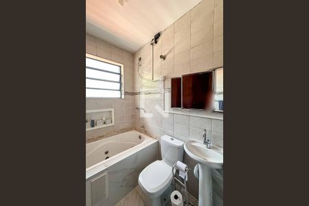 Casa à venda com 155m², 3 quartos e 2 vagas Banheiro 1