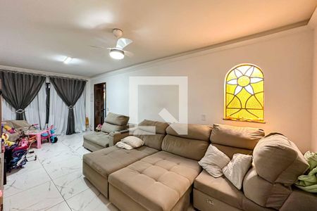 Casa à venda com 155m², 3 quartos e 2 vagasSala