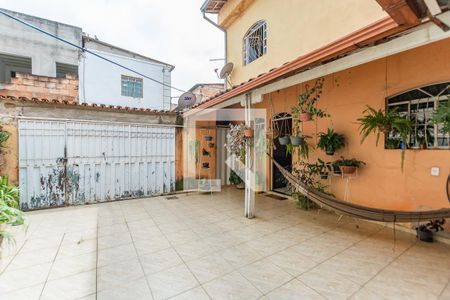 Casa à venda com 80m², 4 quartos e 2 vagasGaragem - Varanda