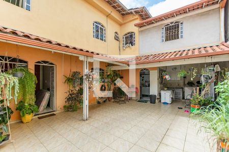 Casa à venda com 80m², 4 quartos e 2 vagasGaragem - Varanda