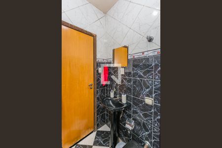 Casa à venda com 80m², 4 quartos e 2 vagasBanheiro Social 1