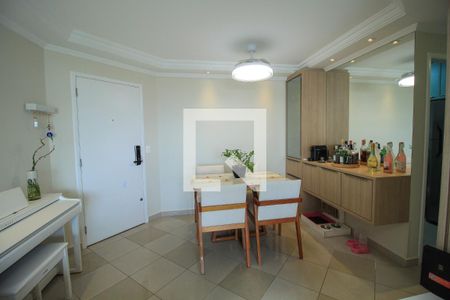 Sala de apartamento à venda com 3 quartos, 74m² em Vila Bertioga, São Paulo