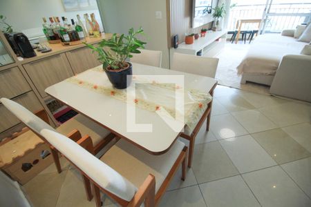 Sala de apartamento à venda com 3 quartos, 74m² em Vila Bertioga, São Paulo