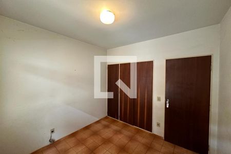 Dormitório 01 de apartamento para alugar com 3 quartos, 77m² em Jardim Palma Travassos, Ribeirão Preto