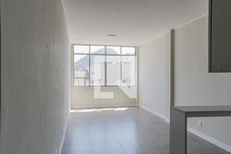 Sala / Quarto  de kitnet/studio à venda com 1 quarto, 42m² em Copacabana, Rio de Janeiro