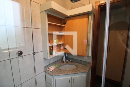 Casa à venda com 310m², 3 quartos e 6 vagasQuarto 2 - banheiro