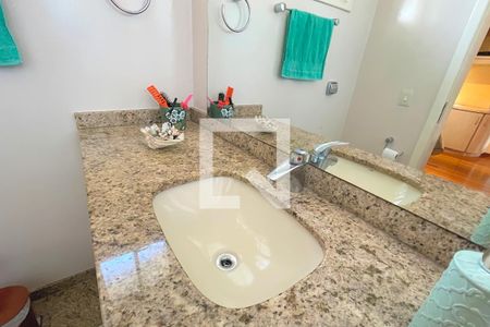Casa à venda com 280m², 3 quartos e 4 vagasBanheiro da Suíte 1