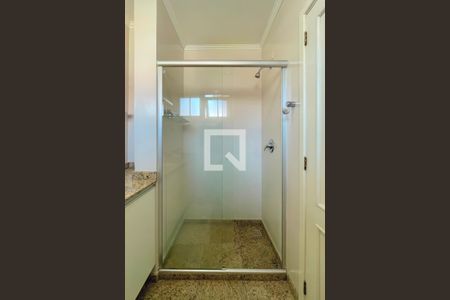 Casa à venda com 280m², 3 quartos e 4 vagasBanheiro da Suíte 1