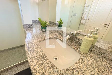 Casa à venda com 280m², 3 quartos e 4 vagasBanheiro da Suíte 2